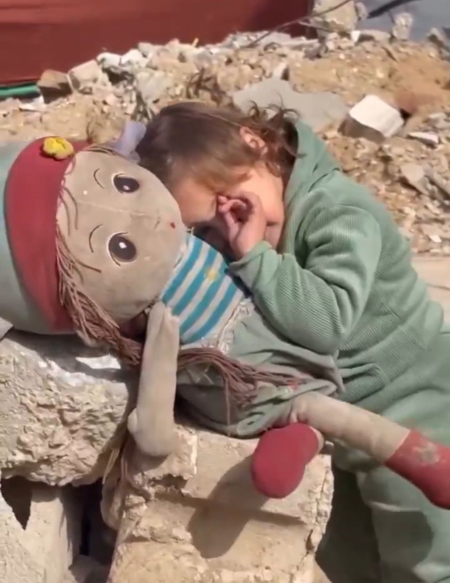 Raefipourfans tweet media