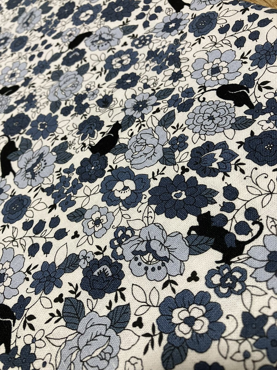 ちょっとおしゃれな黒猫の生地を手に入れた🐈‍⬛
何にしようか🤔