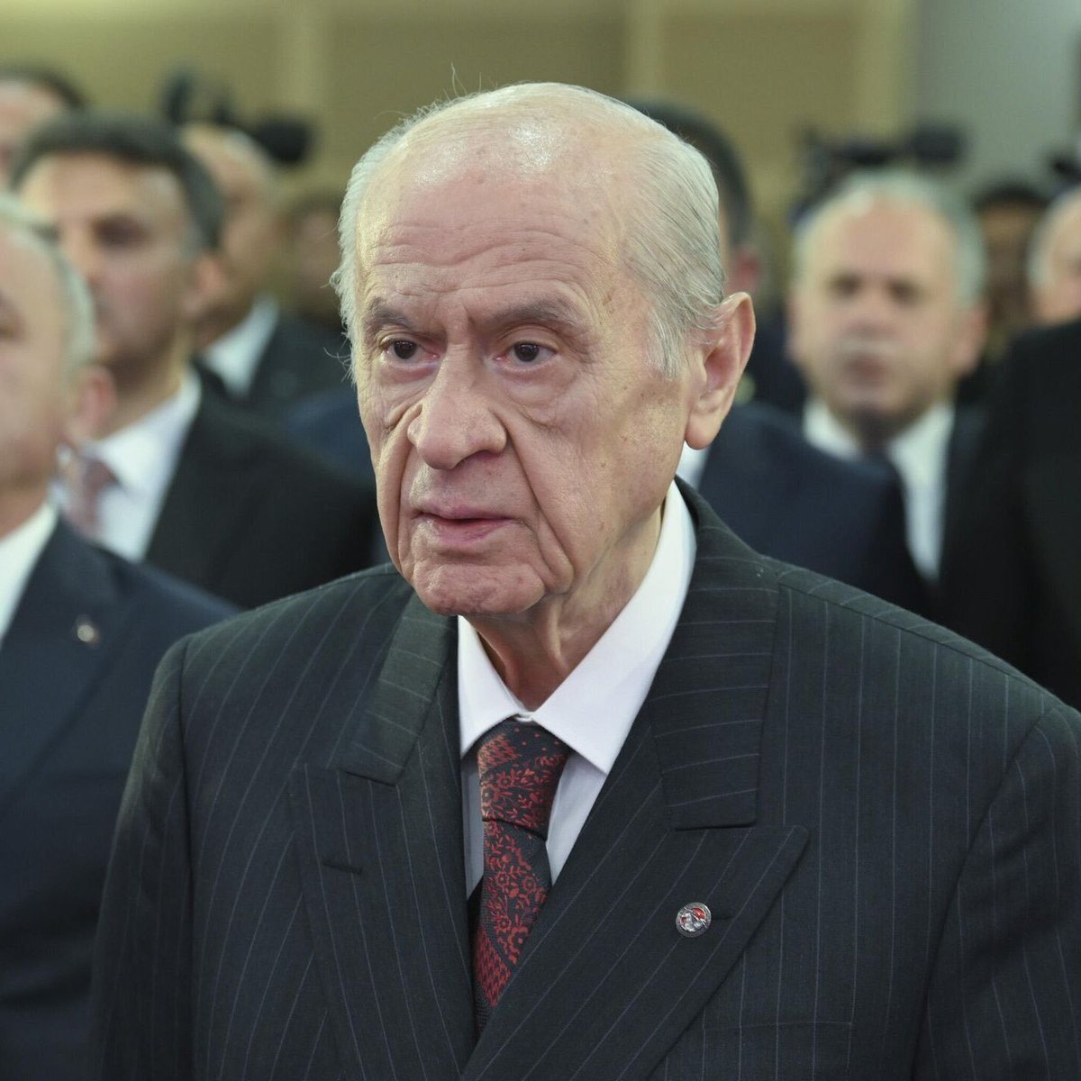 Devlet Bahçeli: "Allah'a ibadet etmek gericilikse biz de bal gibi gericiyiz. 

Diyorlar ki 'karanlığa teslim olmayacağız'. 

Alayınız karanlığa teslim olacaksınız."