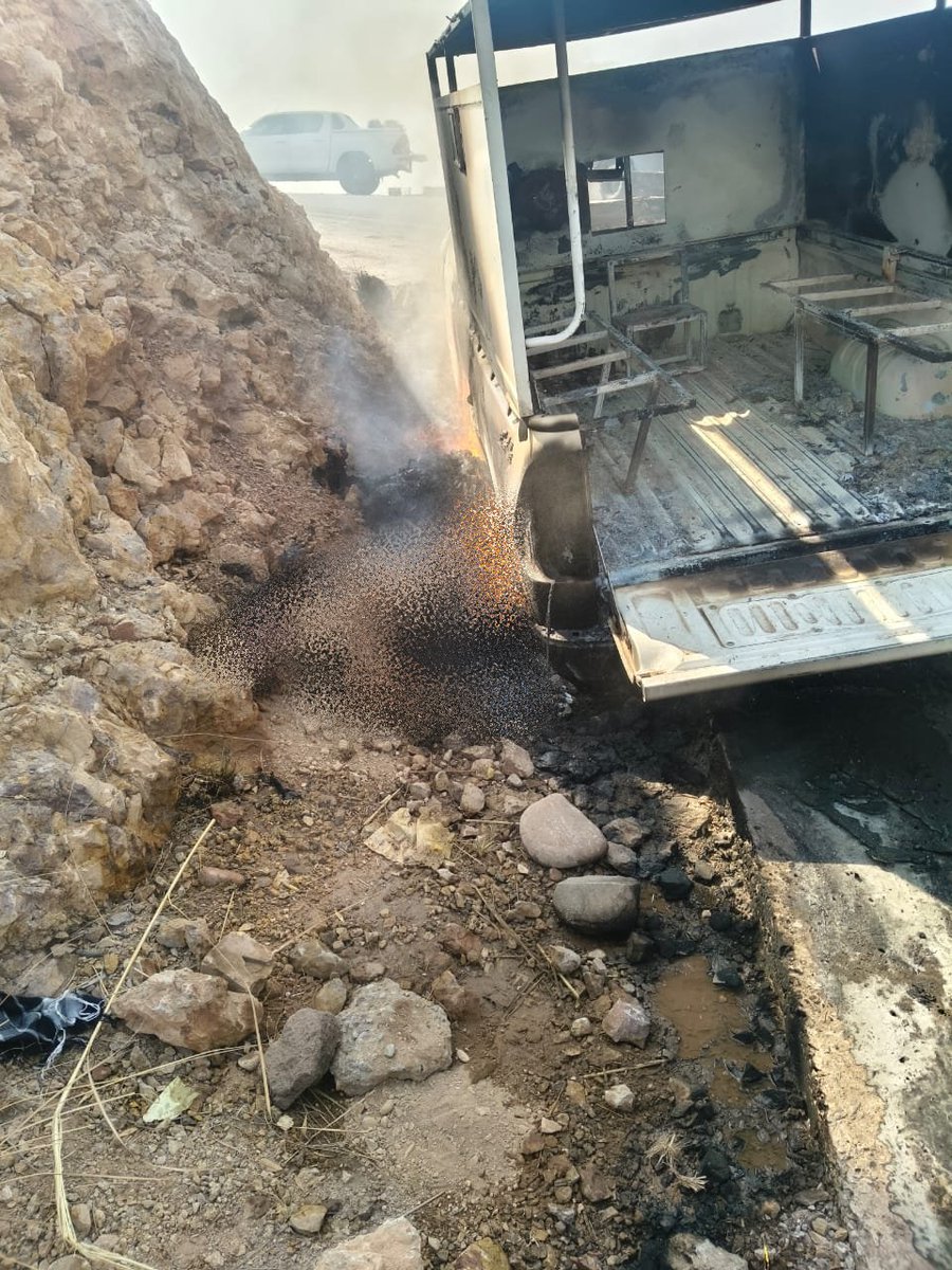 mansoor_dhillon's tweet image. 🚨🇵🇰#BREAKING | #KOHAT 

Militants belonging to the banned Tehrik-i-Taliban Pakistan (TTP) carried out an ambush on two police vehicles in Shakardara, Kohat, earlier today.

According to initial reports, four police personnel, including DSP Asad Mehmood, were martyred in the