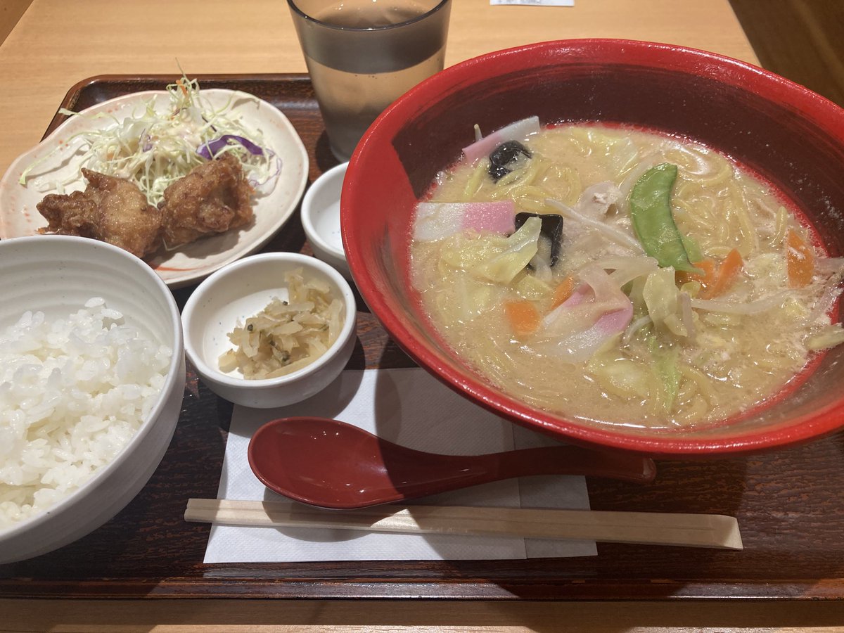 今日のお昼はやよい軒に行きました😸
コク旨ちゃんぽんとから揚げの定食を頂きました♪#やよい軒