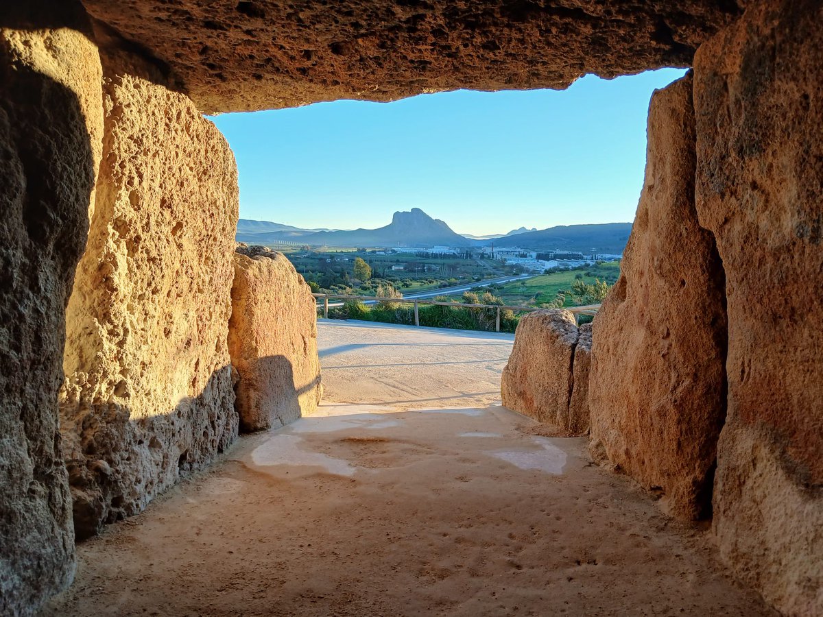 Buenos días desde Menga ☀️ 

¡Qué salga el sol por Antequera! 
#FelizMartes #DespiertaConArte <a href="/CulturaAND/">Cultura Junta de Andalucía</a>
🕣 08:21 horas