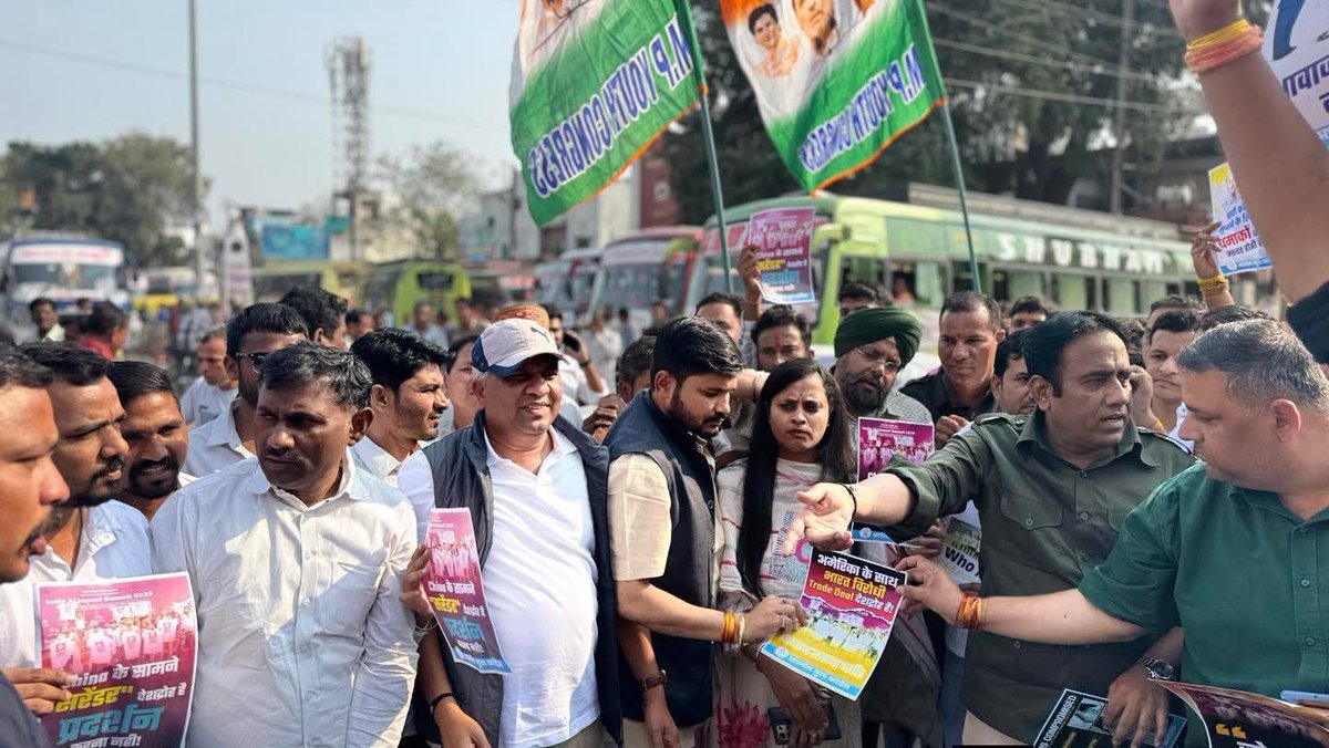 Sangramsin33211's tweet photo. आदिवासी नेता के अपमान करने पर कैलाश विजयवर्गीय का धार में पुतला दहन
टीम :- Radheshyam Muvel पूर्व लोकसभा प्रत्याशी धार महु (म. प्र.) @GoluMuwel4 @ishitasedhaiyc @IYC @IYCMadhya @MPArunYadav @MuvelDevnarayan @UmangSinghar @RahulGandhi @priyankagandhi https://t.co/xUpJFQjhll