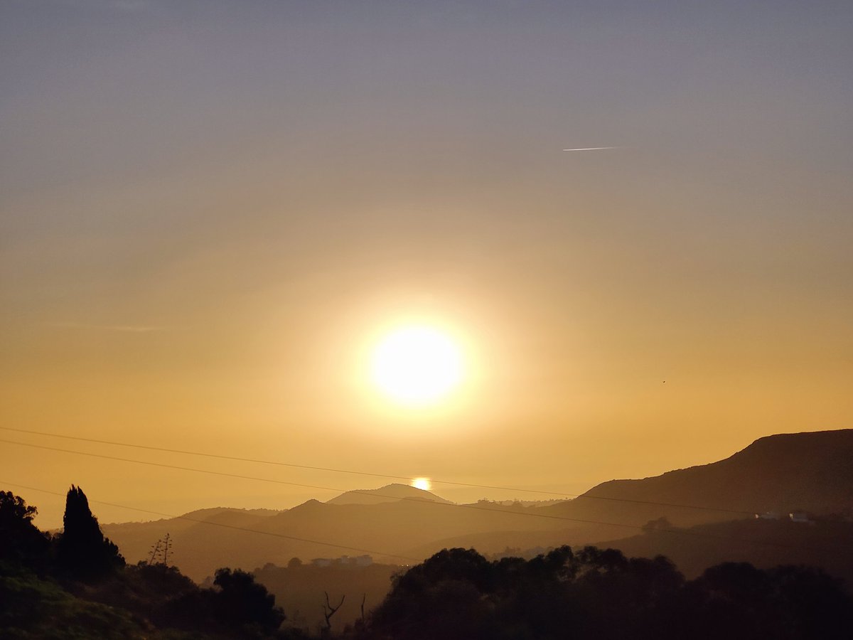 Martes . Hoy parece que hay 2 soles