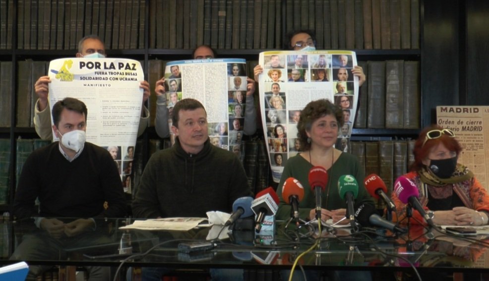 Tras 4 años de invasión rusa de #Ucrania : cientos de miles de soldados muertos, 15.172 civiles ucranianos asesinados, de ellos 766 niños...
Como hace 4 años, exigimos la retirada de las tropas rusas y una paz justa.
Putin es un criminal de guerra como Netanyahu y Trump en #Gaza