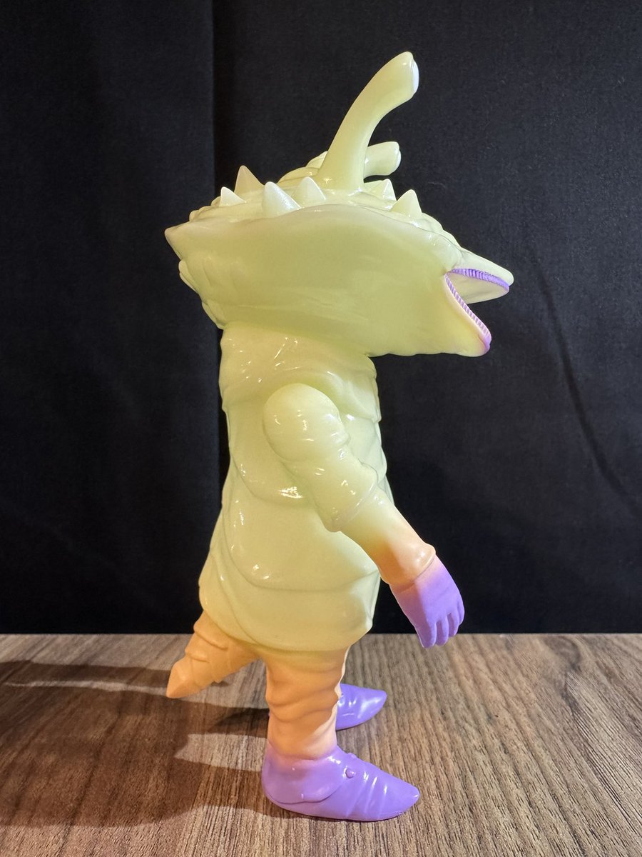 カネゴン GLOW1(蓄光) KAIJIN x One up. こちらも1月1日0時に全力で笑