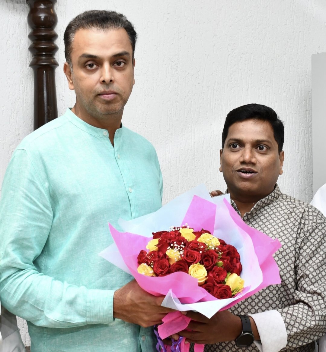 deepakmalkar's tweet photo. @milinddeora @narendramodi @AmitShah @DrSJaishankar @CPR_VP @ombirlakota @mieknathshinde @DrSEShinde हार्दिक अभिनंदन 💐🚩🚩 https://t.co/CNchFtnijQ