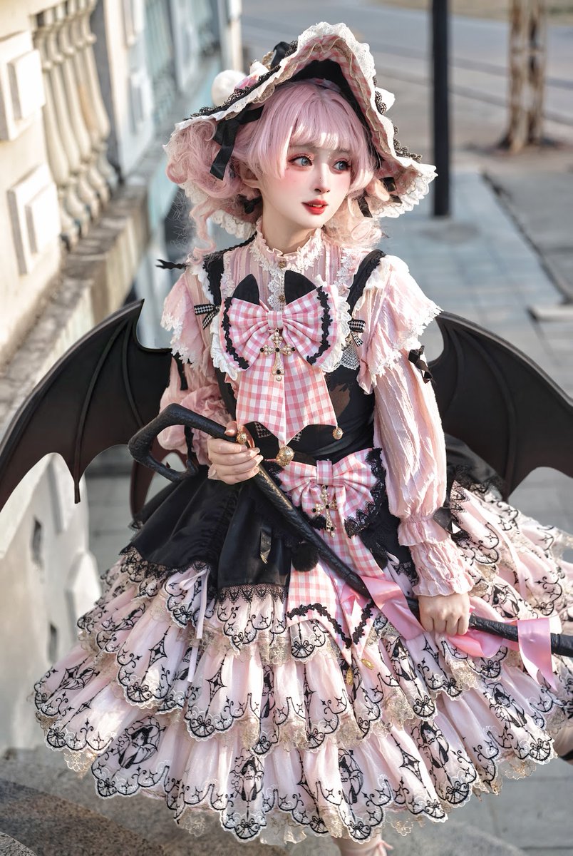 25日まで ✨ふわふわの猫耳が魔法の帽子の上に遊び心たっぷりに立って