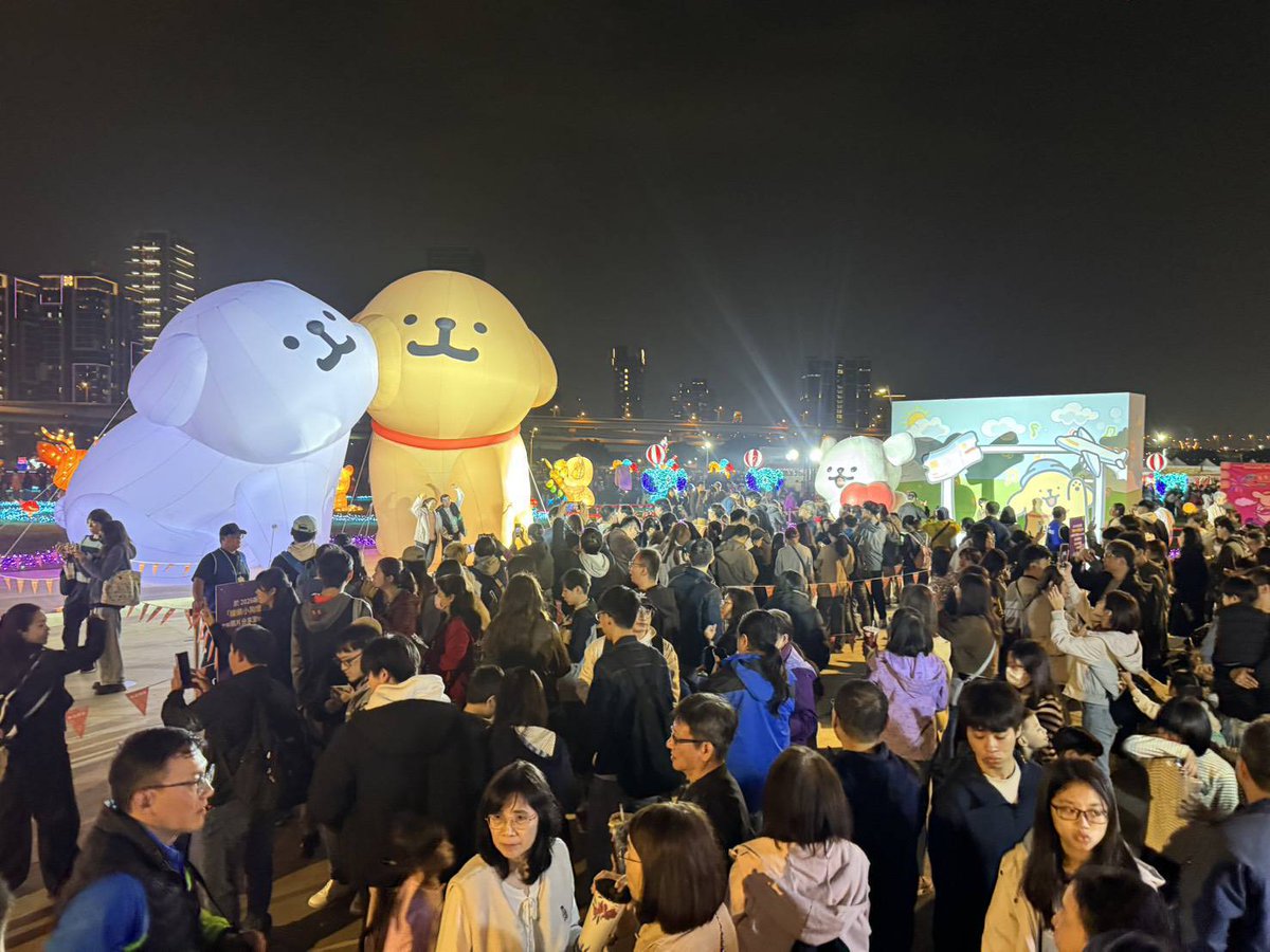 TaiwanToday_TH's tweet image. #เทศกาลโคมไฟนครนิวไทเป ประจำปี 2026 มีกำหนดการเปิดฉากขึ้น ณ #สวนสาธารณะนิวไทเป (New Taipei Metropolitan) เมื่อวันที่ 22 กุมภาพันธ์ที่ผ่านมา ปีนี้เป็นปีแรกที่ได้ติดต่อเชิญ #Maltese แบรนด์ #IP แครักเตอร์เกาหลี มาเข้าร่วมเป็นส่วนหนึ่งในงาน