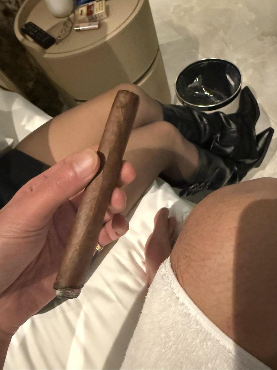 不用看我很大 tweet media