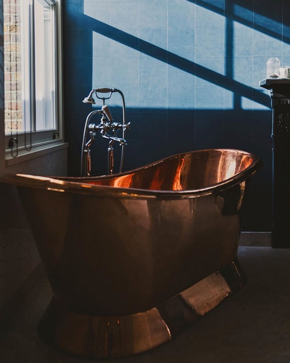 HurlinghamBaths's tweet photo. We’re obsessed with how this Copper Bateau looks in this master ensuite! That rich copper really pops against the deep blue walls, creating a space that’s warm, inviting, and totally unique.

Huge thanks to our lovely customer for sharing this beautiful setup! 🛁 https://t.co/Z6S7lE6nii