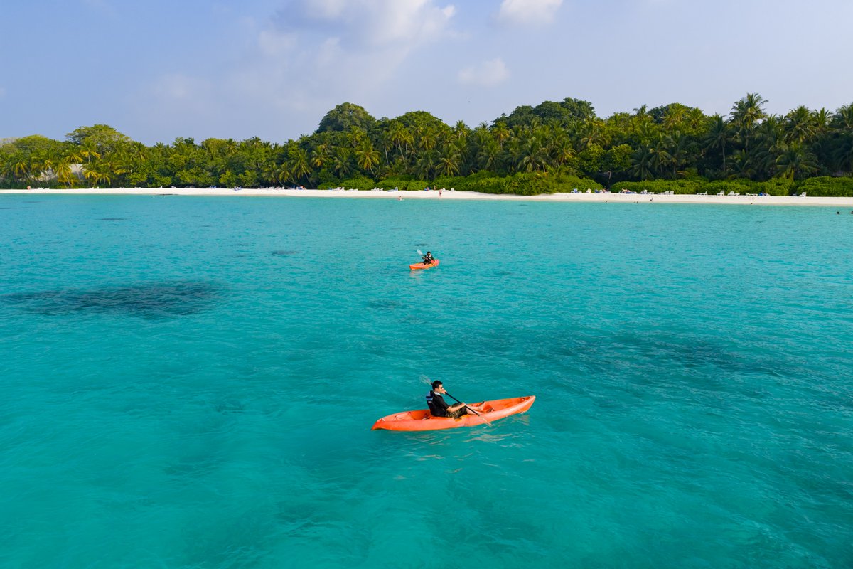 Niva_Kuramathi's tweet image. Kayaking through shades of turquoise. The lagoon is your playground. 🌊

#WaterSports #OutDoorActivity #FunTimes #KayakingFun #OceanLovers #WaterFun #KuramathiMoments #KuramathiMaldives #EscapeToKuramathi #YourIslandOfChoice #VisitMaldives