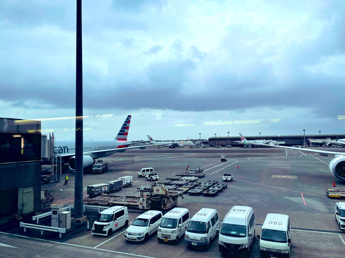 nagamikazuya's tweet photo. いざ、南米へ✈️
ギリギリまでやるべきことはやってきましたが、向こうでも作業しつつ、全力で演奏してまいります！！🎸🔥 https://t.co/RnWNdkPhSx