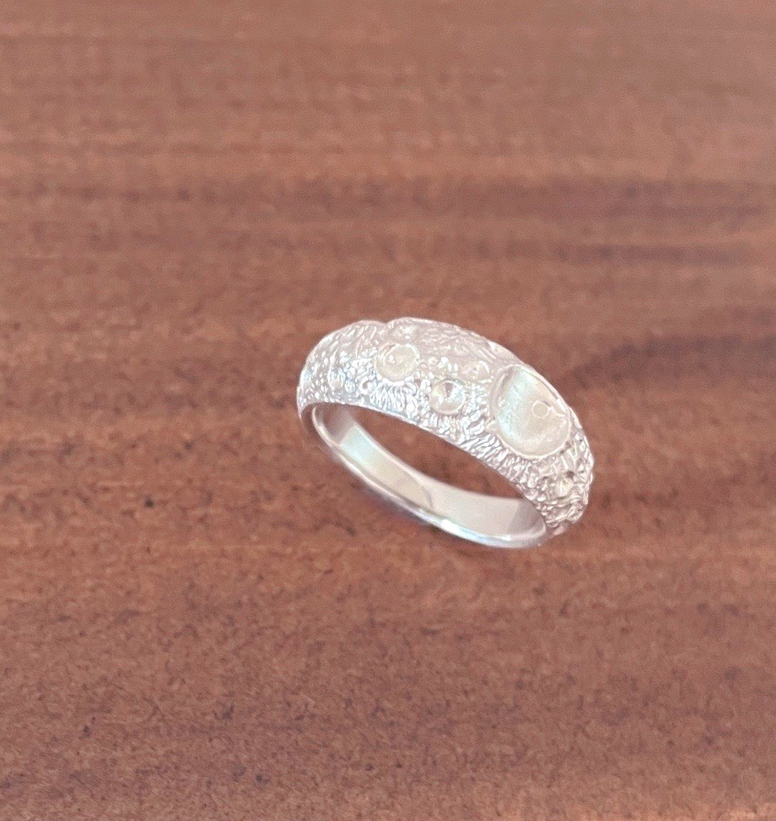 月を身につける🌕
かわいいな…♡たまらん🥹

月のクレーターリング
abst.さん<a href="/absticiple/">abst.</a> より

ザ・スタディールーム仙台店さん
<a href="/sr_srsendai/">THE STUDY ROOM 仙台店@哺乳類展開催中4月1日〜5月21日まで</a> 宙まつり🌏🪐🌒