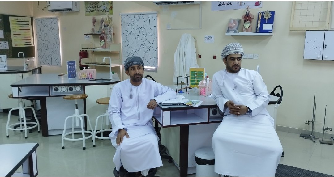 EduGovNBT2121's tweet photo. اليوم الثلاثاء|
لقاء الأستاذ خليفة المكتومي عضو الفريق الإشرافي للمدرسة بالفريق الذاتي بالمدرسة لمناقشة نتائج تقرير زيارة فريق الإشراف التربوي اللامركزي .
#تعلم_مستدام 
#فعاليات_تعليمية_شمال_الباطنة https://t.co/OvJjvfH9Bl