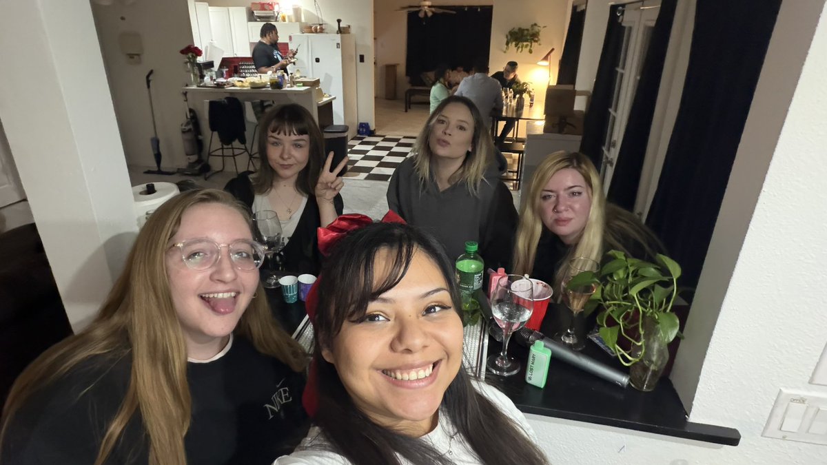 peachybeannn's tweet photo. this year has been so eventful so far, I couldn’t even choose what pics to summarize this month. Grateful to spend time with new friends, old friends and family ❤️ https://t.co/orBXS8YNmy
