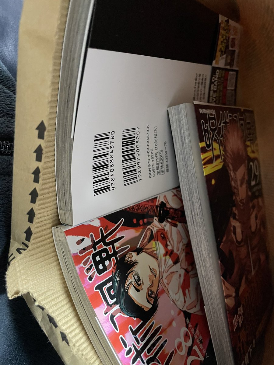 アマゾンで本は基本これ。 TSUTAYAが漫画本の取り扱いやめたから