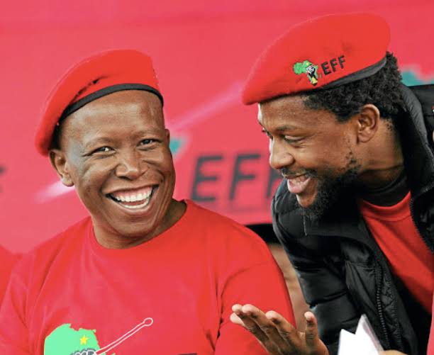 Pzysambo's tweet photo. @MbuyiseniNdlozi You missed the other face 🤣
Advocate  Baloyi: Can I just ask a question i missed to ask earlier when you were discussing.....
Sibiya, I dont know, I may have , I didnt ask blah blah 
Adv , Well the reason I ask if you see on the page so an so says ..... Thats why I am asking. https://t.co/7JXMAzKqUm