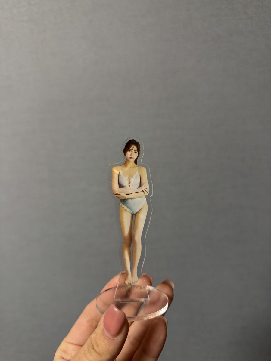 アクリルスタンドほしい…。