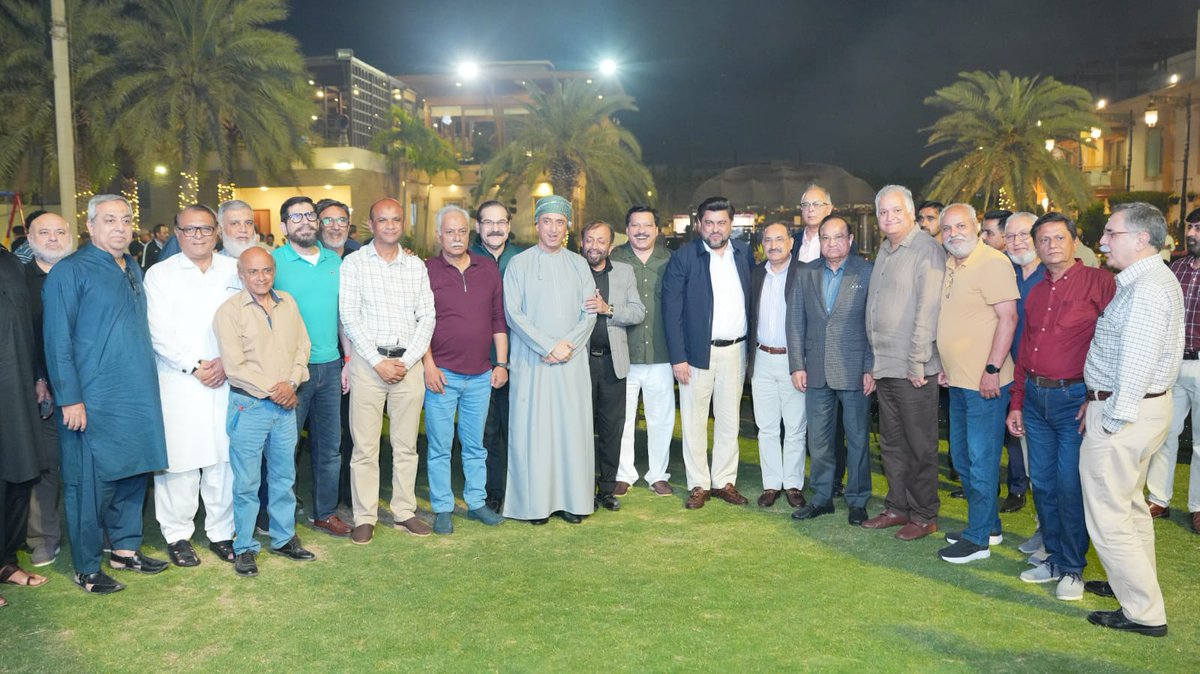 حضر سعادة القنصل العام (عميد السلك القنصلي) المهندس سامي بن عبدالله الخنجري حفل العشاء الذي أقامه الفاضل يوسف ديوان رئيس مجموعة شركات ديوان المختصة في قطاعات السيارات والأسمنت والمنسوجات والطاقة والتجارة، بحضور معالي محمد كامران تيسوري حاكم إقليم السند