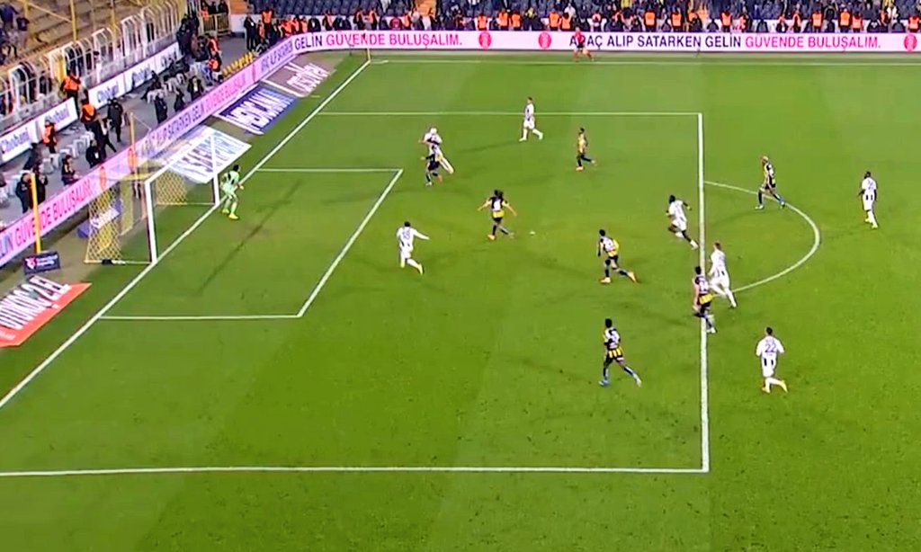 Şu resmi Samandıraya, soyunma odasına ve Kadıköye hatta çıkış tüneline asın. Asın ki en azından kalan maçlarda sahaya çıkarken herkes biraz utanır. Hatalarınızdan ders çıkartmayın, skoru bulun 3 puanı alın YORULDUK ! <a href="/Fenerbahce/">Fenerbahçe SK</a>