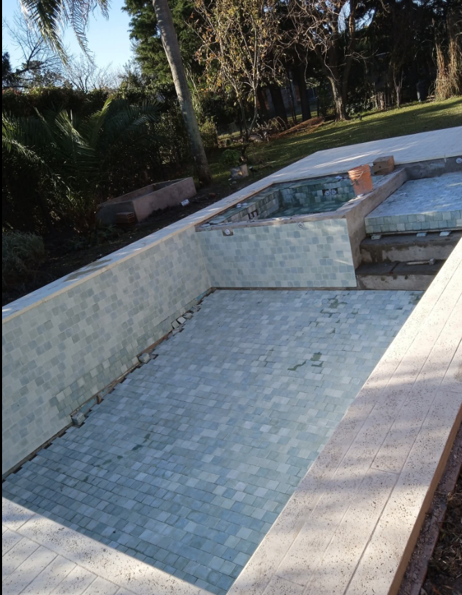 munroepools's tweet image. From the dusty beginnings to the crystal-clear finish, we bring your backyard vision to life. No project is too big, no detail is too small. Let’s start your pool project today.

#MunroePools #PoolDesign #ConstructionLife #PoolConstructor #OutdoorPool