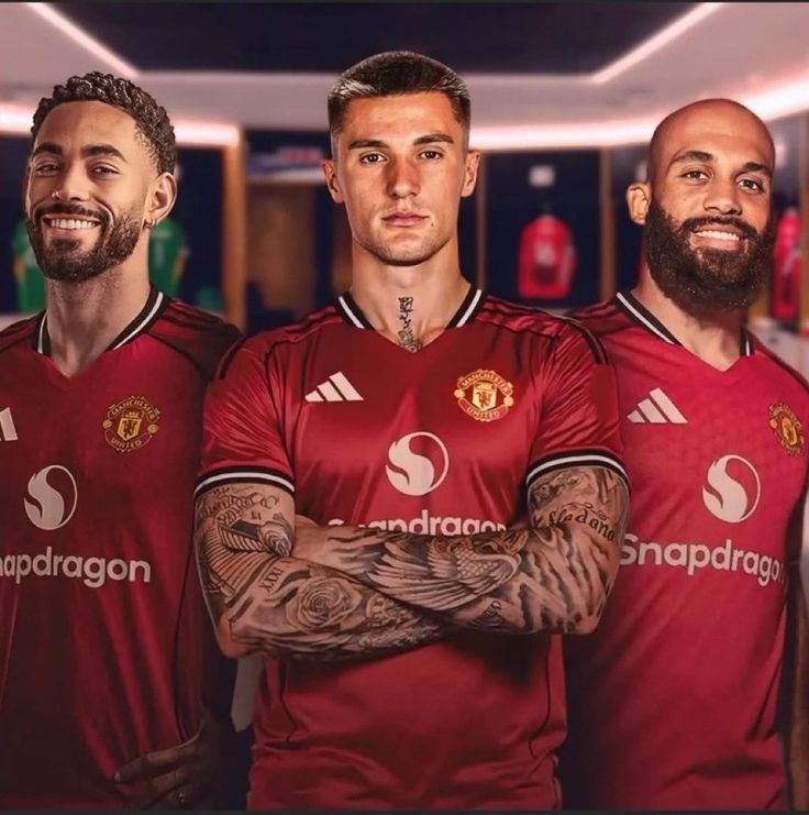 🔥 Manchester United really hit all 3/3 big summer signings this season!

🇨🇲 Mbeumo: 10 goals, 3 assists.
🇸🇮 Šeško: 8 goals, 1 assist.
🇧🇷 Cunha: 6 goals, 2 assists.

Man United are BACK! 😤⚽️🏆🔜
#MUFC