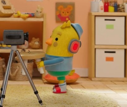 marustonks's tweet photo. estaba viendo wow lisa, una serie chilena q hace poquito ganó un premio, y noté a este personaje llamado pedro, q tiene unos audífonos y no habla, no encontré información q lo confirmara pero se me hace perfecto para representar a infancias con autismo, me hizo muy feliz verlo 😭 https://t.co/xwldvnKAD3