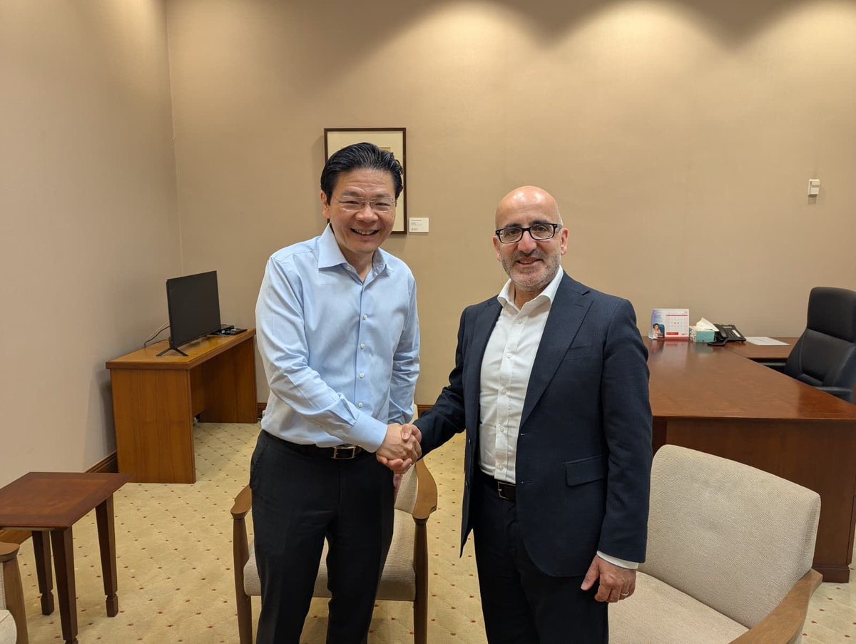 Took a short break from Parliament to meet Dr Estephan Salameh, Minister of Finance and Planning of the Palestinian Authority. We had a constructive discussion on how Singapore can continue supporting the Palestinian people.