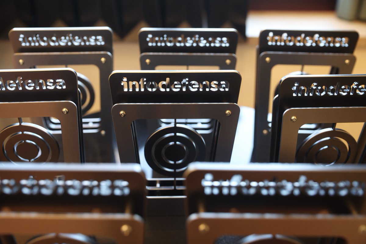 Infodefensa's tweet photo. 🔵#Lasercor | Desde #Infodefensa queremos expresar nuestro agradecimiento a @corteporlaser, proveedor de confianza, por la excelente elaboración de los galardones entregados durante el '𝐒𝐏𝐀𝐈𝐍 𝐃𝐞𝐟𝐞𝐧𝐜𝐞 𝐚𝐧𝐝 𝐒𝐞𝐜𝐮𝐫𝐢𝐭𝐲 𝐈𝐧𝐝𝐮𝐬𝐭𝐫𝐲 𝟐𝟎𝟐𝟔, '𝐋𝐚𝐬 𝐜𝐥𝐚𝐯𝐞𝐬 𝐩𝐚𝐫𝐚 𝐮𝐧 𝐜𝐢𝐜𝐥𝐨 𝐞𝐱𝐩𝐚𝐧𝐬𝐢𝐯𝐨'.
Gracias por la profesionalidad y dedicación en cada detalle de este proyecto.