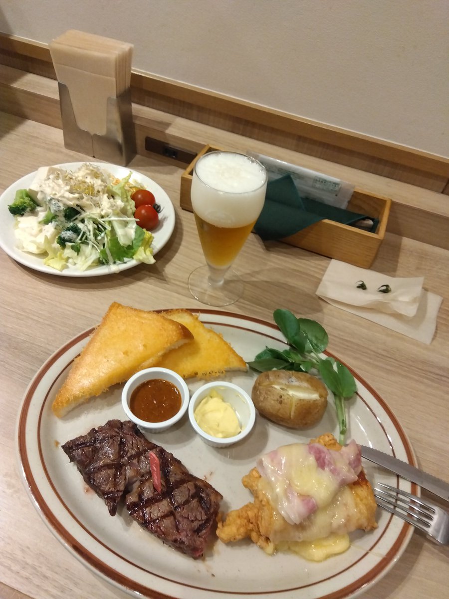 seiun_sky1998's tweet photo. 横浜の丸井が2月末で閉店しちゃうので閉店セールで買い物とランドマークタワーのレストランで豪華ランチしてきました☺️ https://t.co/4qkhrDsa2A
