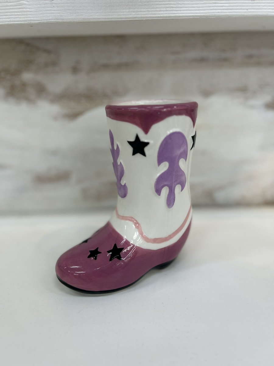 大宮上小町店】 カウボーイブーツの花瓶入荷しました👢 ※移送・お