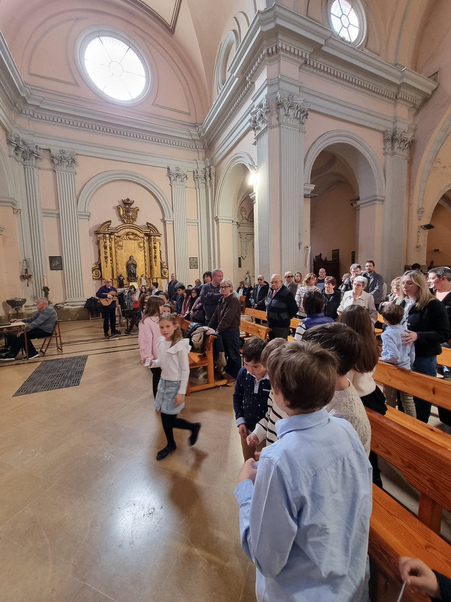 El pasado Domingo, 1er Domingo de Cuaresma el grupo de Jorge participó de la Eucaristía y presentó el símbolo de esta Cuaresma, el Árbol que durante 40 días irá cambiando en nuestro corazón.
¡Feliz Cuaresma a todos!