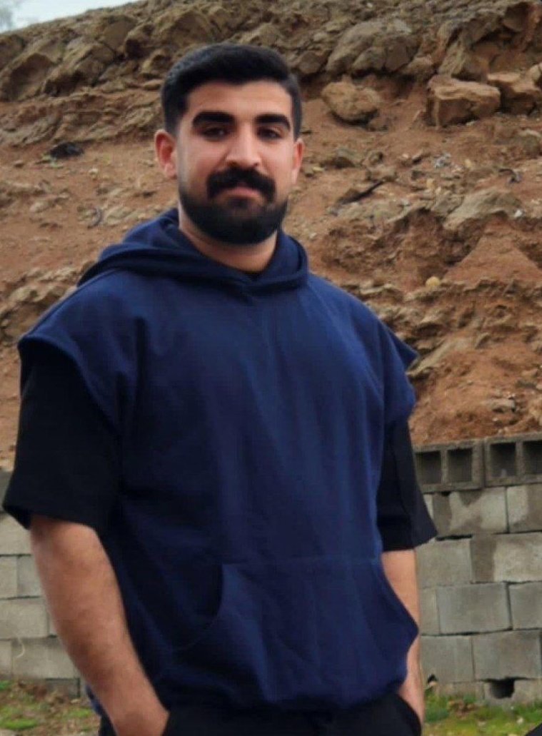 از شجاعت بچه های #آبدانان گفتیم از نبرد ومقاومت جانانه شان با دست خالی در مقابل نکبت ج ا ، حالا انتظار داریم زندانیان سیاسی این شهر رو از یاد نبرید 
#علی_نظرزاده
جوان ۲۶ساله اهل شهرک هزارانی آبدانان از شب ۲۲دی در زندان است فراموشش نکنیم 
#Abdanan