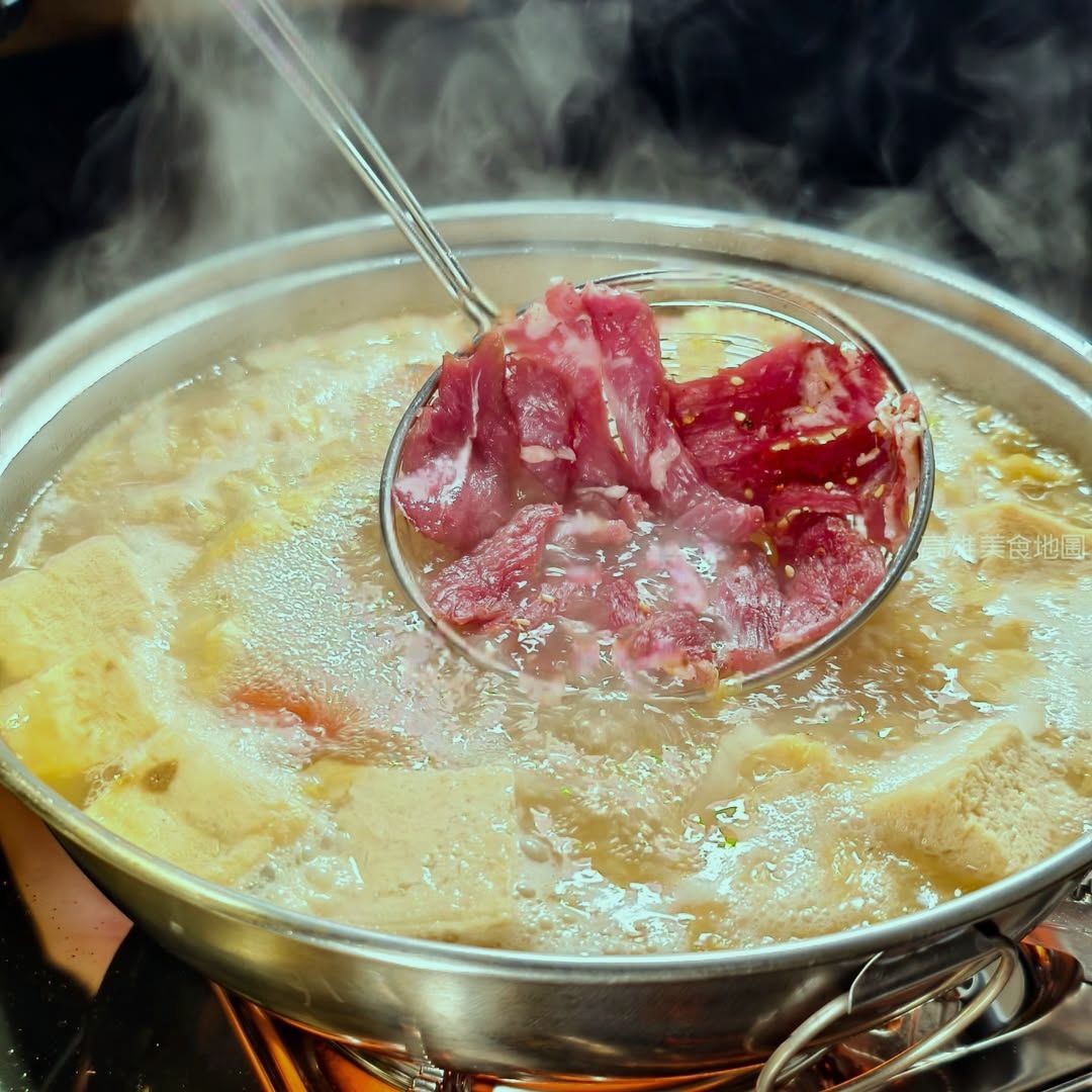 yosigorugoru's tweet photo. What I miss most at night is clear broth noodles，因为它it's really warm and healing。 https://t.co/A3PO3T6vqm