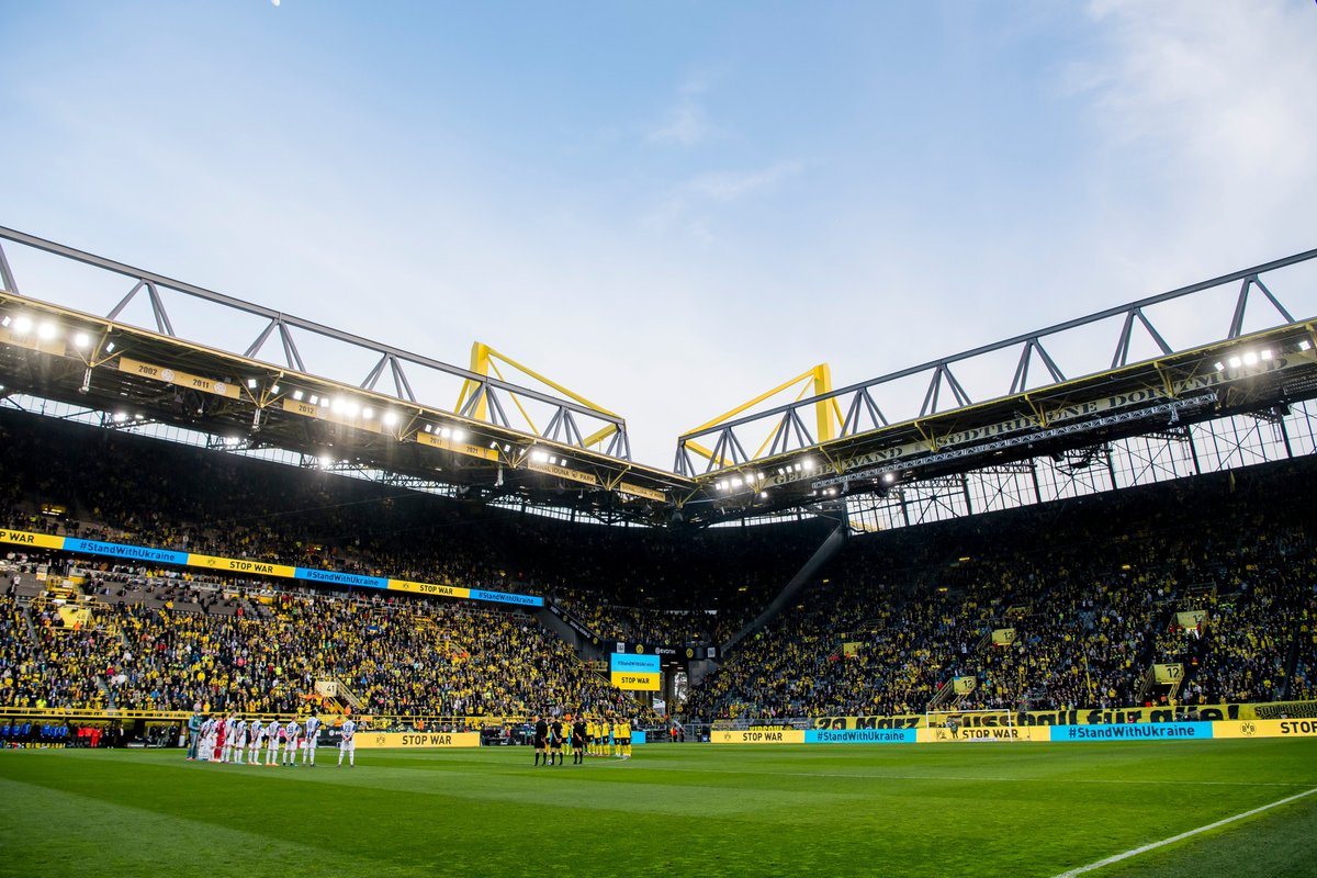 BVB's tweet photo. Heute vor vier Jahren begann Russlands Invasionskrieg gegen die Ukraine. 

Unsere Gedanken sind weiterhin bei der ukrainischen Zivilbevölkerung, die seit über 1460 Tagen Leid und Zerstörung ausgesetzt ist. 

#StandWithUkraine 🇺🇦 https://t.co/eDigWqzKJ7