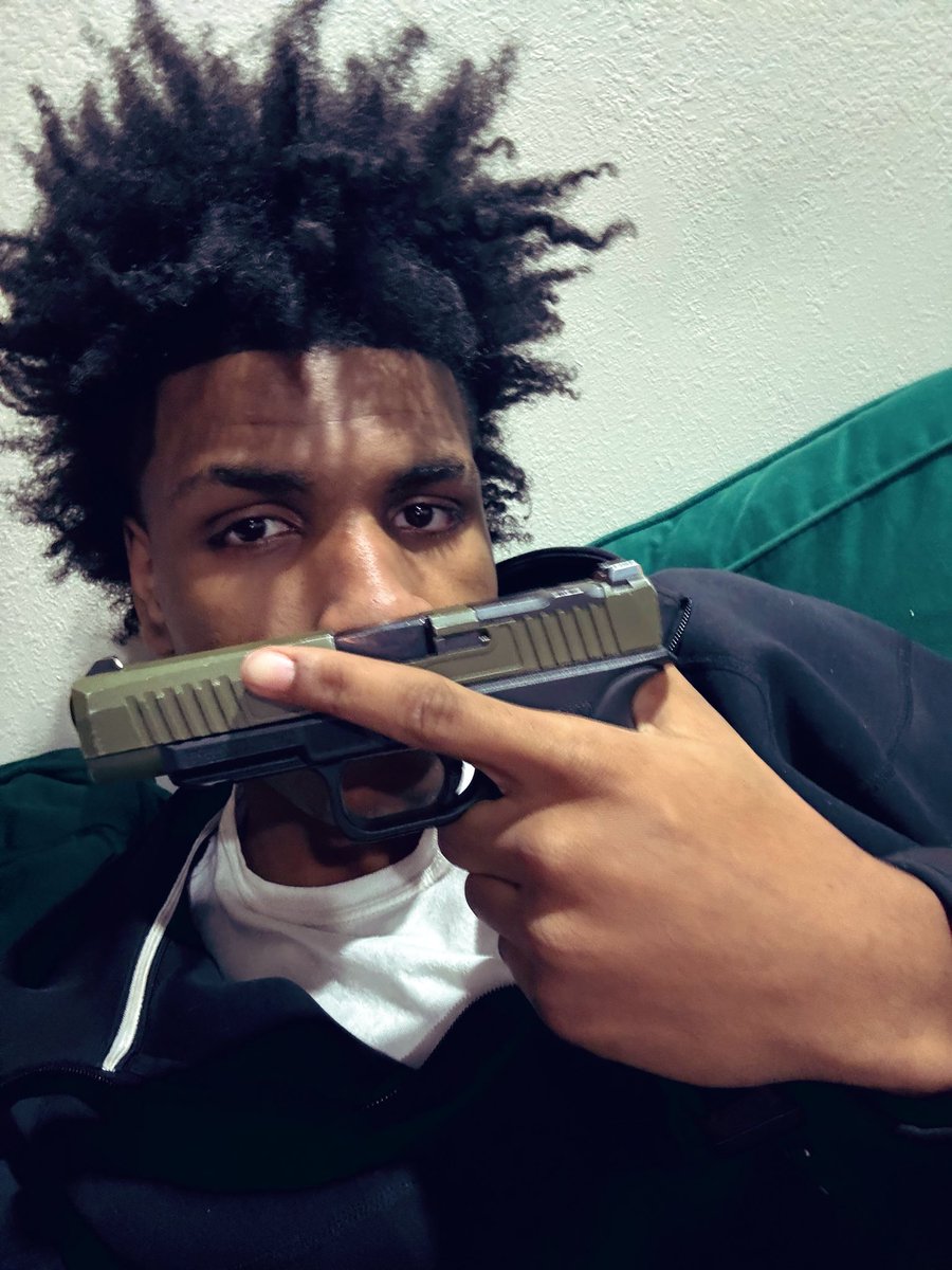 youngestslimeee's tweet photo. trust yo glock not a thot brudda.. https://t.co/oT2XnsnOgj
