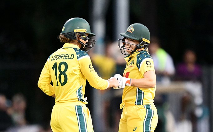 Two wickets in two balls! Australia's strong start to the chase has been derailed.