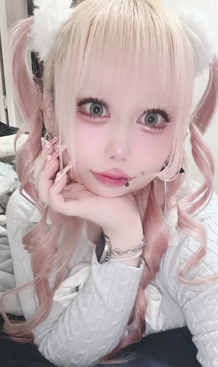 本日24日(火)20:00~1:00デカメロン🍈💕💕

初コンビのこりんさんと、24:00からはともちんぱ<a href="/pani4_tomo/">ぱにぱにぱにぱにともちんぱ</a> が来るよ🌹✨

今日もお待ちしております𝜗𝜚꙳.*