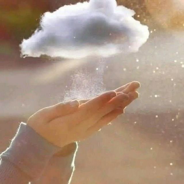 nanyninnona's tweet photo. صباح الخيرات ، ثم :

أكدت لي الأيام والمواقف والناس:
أن التجارب ترفع الوعي، وأن الممارسة أهم من المدارسة، وأن استشارة العقلاء تختصر المسافات، وأن ضبط المسافة تقلل (الحسافة)، وأن البعد (قد) يحافظ على الحب، وأن هناك شيئين أسرع من الضوء: الشماتة بمبتلى، ودعاء مظلوم، وأن شعور الألم يغذّيه طريقة التفكير، وأن الأحداث كبيرها وصغيرها لا تستحق التوقف عندها، لأن الأقدار تجري، وأمر الله ينفذ ويسري، وأن التسليم هو الحل السليم، وأن حياتك تكون فاخرة بحجم الإيداع في بنك الآخرة: ﴿ياليتني قدمت “لحياتي” ﴾، حياتك لم تبدأ إلى الآن.
