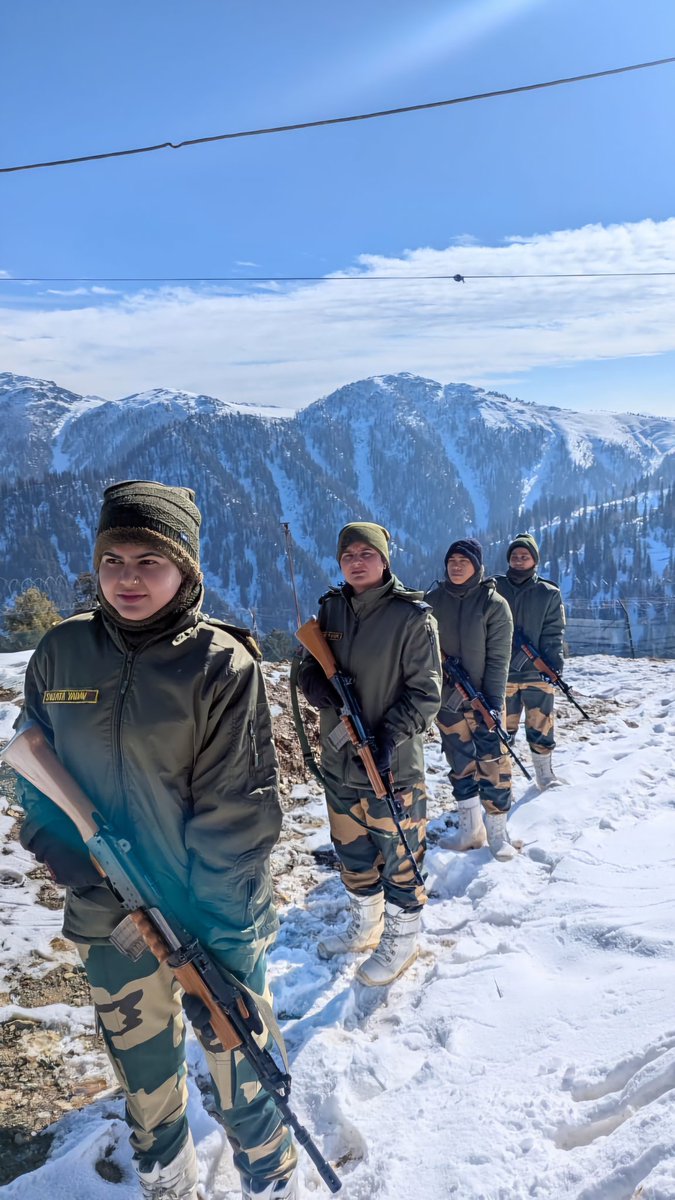 BSF women soldiers guarding LoC in Kashmir.  

#JaiHind 🇮🇳