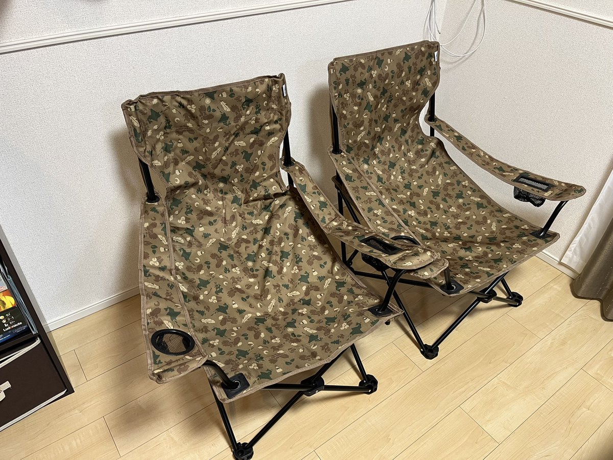 猫がソファにおしっこするのでひとまずキャンプ用の椅子を買ってきてみたけどなんかめっちゃ使いやすい笑
ビールとか置けるし