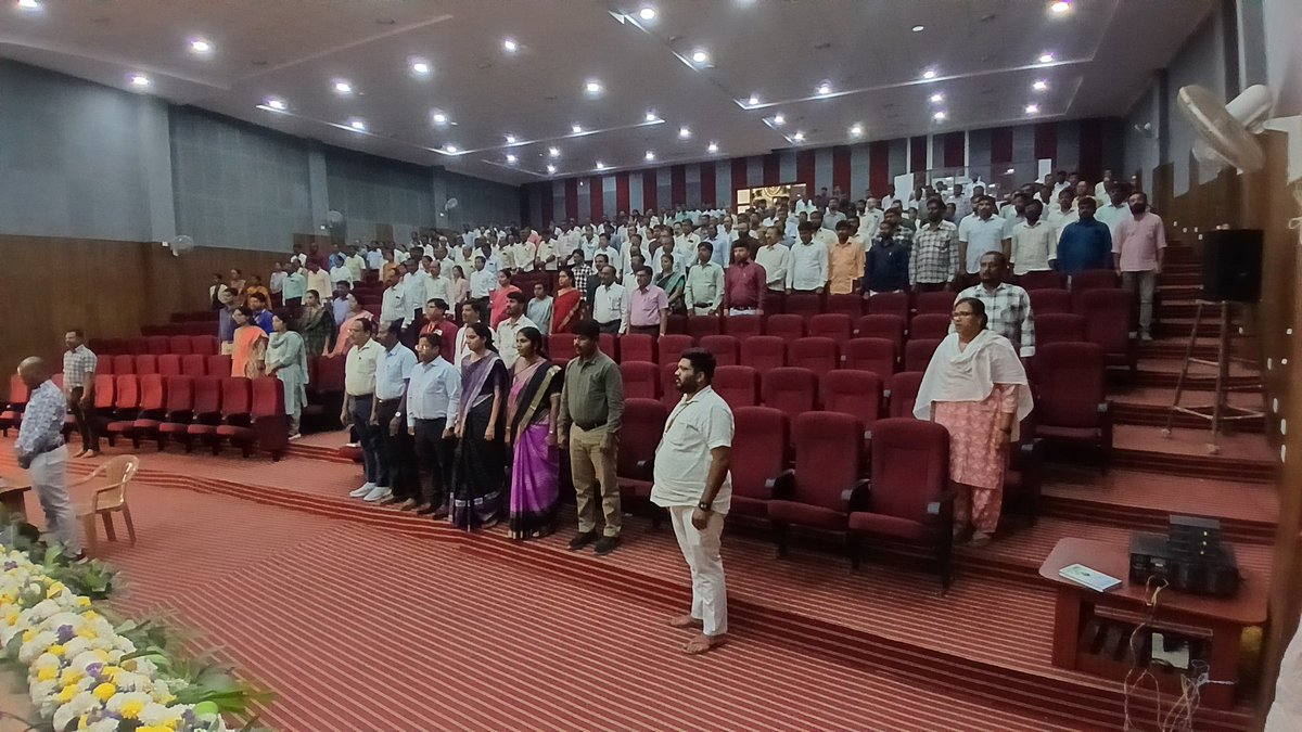 ಇಂದು ಶ್ರೀ ಡಾ||ನವೀನ್ ಭಟ್ Y IAS ಮಾನ್ಯ CEO ZPರ ಅಧ್ಯಕ್ಷತೆಯಲ್ಲಿ ಜಿಲ್ಲಾಢಳಿತದ ಆಡಿಟೋರಿಯಂನಲ್ಲಿ ಜಿಲ್ಲಾಢಳಿತ ಮತ್ತು ಜಿಲ್ಲಾ ಪಂಚಾಯತ್ ನ ವತಿಯಿಂದ ಜಿಲ್ಲೆಯ ಎಲ್ಲಾ ಗ್ರಾಮ  ಪಂಚಾಯತಿ ಆಡಳಿತಾಧಿಕಾರಿಗಳು ಮತ್ತು PDO ರಿಗೆ ಕರ್ನಾಟಕ ಗ್ರಾಮ ಸ್ವರಾಜ್ ಮತ್ತು ಪಂಚಾಯತ್ ರಾಜ್ ಅಧಿನಿಯಮದ ಕುರಿತು ಕಾರ್ಯಗಾರವನ್ನು ಮಾಡಲಾಯಿತು.