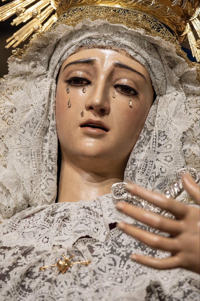 info_cofrade's tweet photo. ⚫️ María Santísima del Mayor Dolor y Traspaso ya preside el altar mayor de la Basílica con motivo del triduo que se celebrará en su honor. #ElGranPoder #InManuEjusPotestasEtImperium #MayorDoloryTraspaso
📸: @HdadGranPoder https://t.co/CNeRJYKKg5