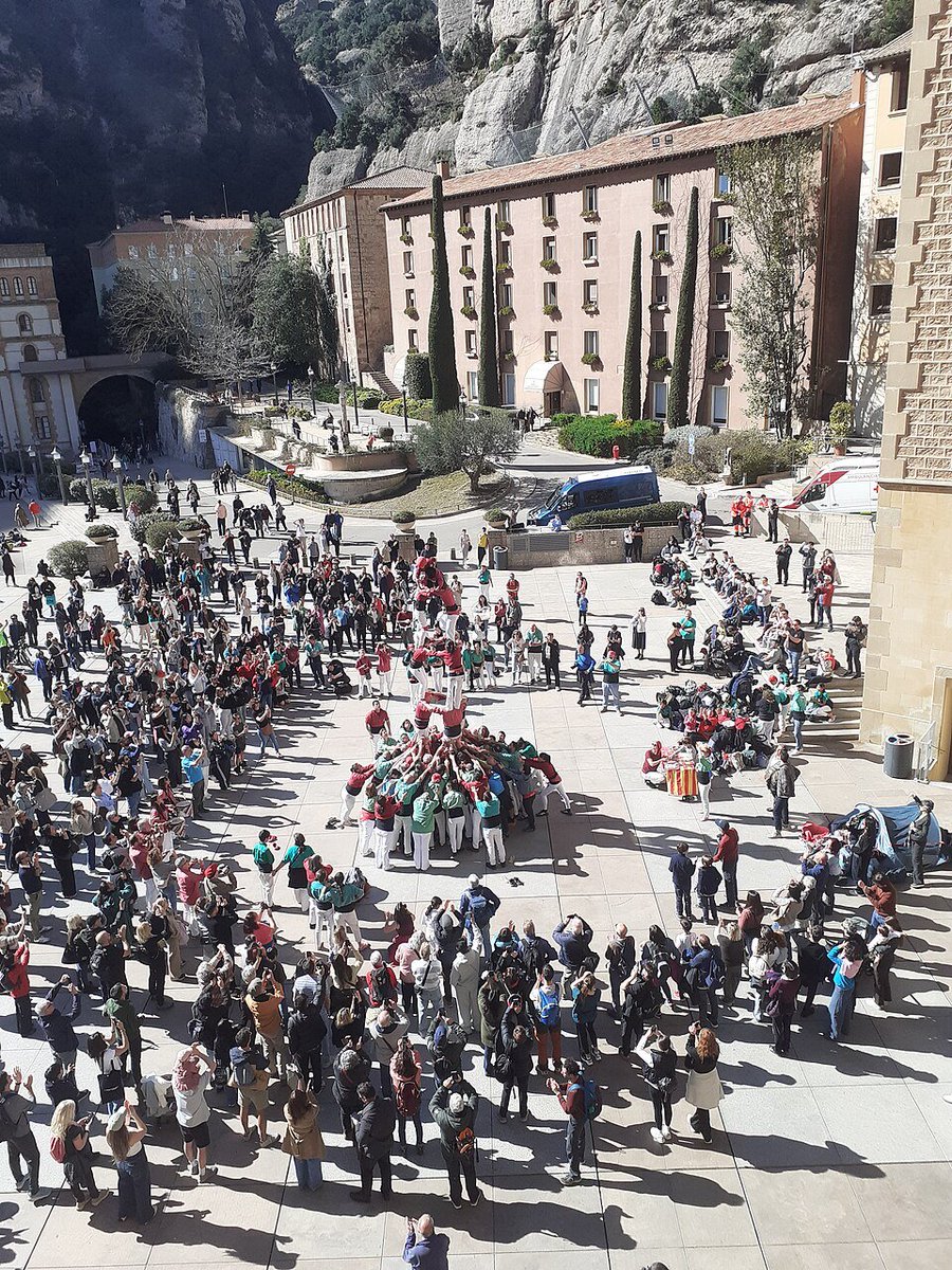 Amics Prada 🎗🎗 🎗🎗 tweet media