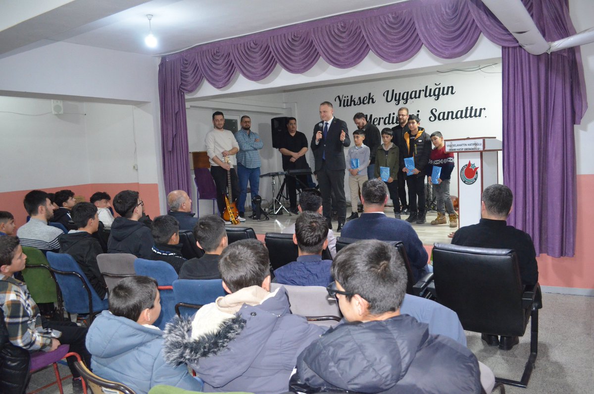 📍 Vali Selahattin Ortaokulu Pansiyonunda İftar Programı
      Kaymakamımız Sayın Ömer Övünç KOŞANSU, Vali Selahattin Ortaokulu pansiyonunda düzenlenen iftar programında öğrencilerimizle bir araya geldi. 
      İftarın ardından Kur’an-ı Kerim tilaveti,  öğrencilerimizin ilahileri