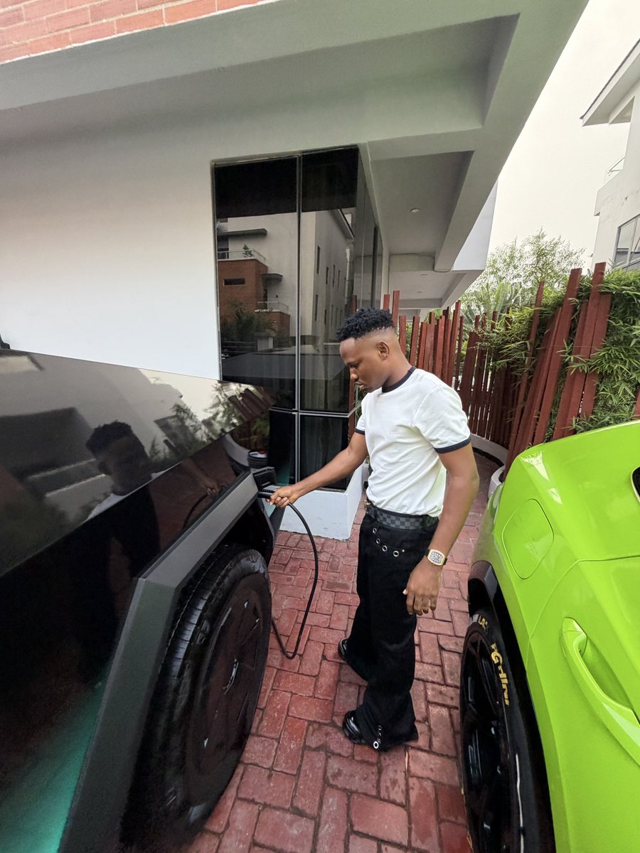 Jeffrey Benson tweet media