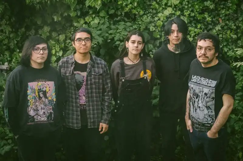 diskunion_punk's tweet photo. ▽ONLINE SHOP新入荷▽

■Retratos de heroína / Magical Chronicles:From 2021 to 2025(CASSETTE)

チリのScreamoバンドによる全19曲入りのカセットが本日発売！
ライナーノーツや対訳を収めたブックレット付の豪華仕様で、新鋭レーベル"First Fall's Fall"からリリース！

https://t.co/PTcVqRgQrE https://t.co/WDEio7GcR4