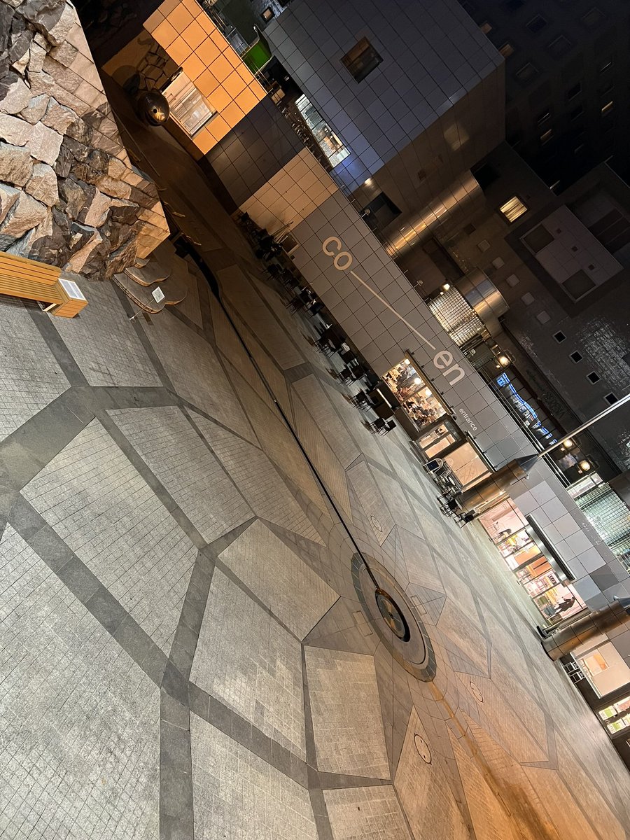 ibarakiguide.jp/site/seasons/s…
そろそろ茨城っぽい何かを発信しておきます🎥
いろんな撮影で使われる場所多いですが、おそらく仮面ライダー好きな方はわかるであろうこの場所…( ˇωˇ )
こちらつくば駅の真ん前になりますので、もしTX乗られる際はご覧下さいませ🚃
たまたま撮った写真が夜しかなかったw