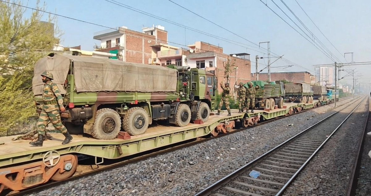 jhabbumalik2544's tweet image. INDIAN ARMY 🇮🇳 || RO_RO_INDIN RAILWAYS || WAG7 GOODS TRAIN 🚂 || INDIAN MILITARY CENTRE || FARIDABAD #trainvideo #goodstrain #malgaditrain
:
Vedio - youtu.be/-wmOU9PMG-8